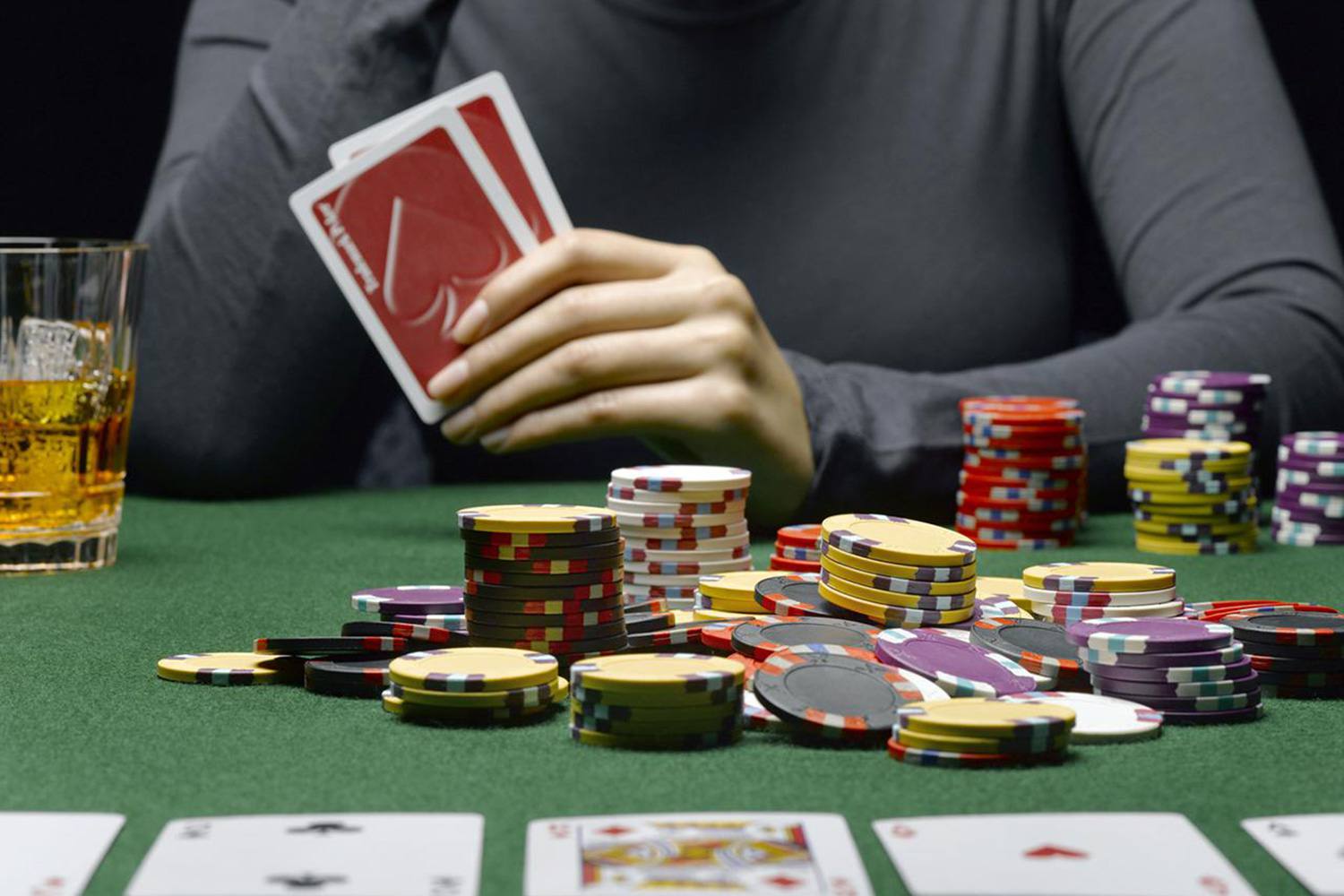 Best strategies to follow for playing poker games